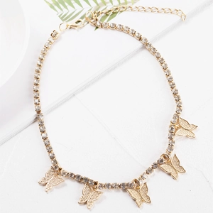 Collier doré élégant avec pendentifs papillon et cristaux brillants pour femmes