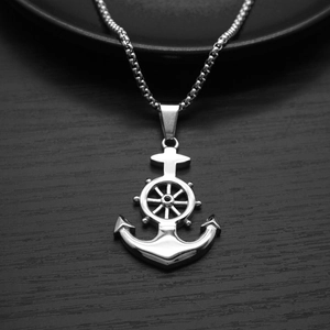 Pendentif ancre de pirate et gouvernail en acier inoxydable poli avec une chaîne carrée