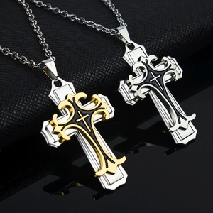 Collier avec pendentif croix gothique double couche en finition or et argent