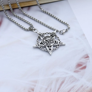 Collier pentagramme vintage avec pendentif crâne de pirate et symboles occultes sur plume