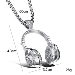Collier avec pendentif casque argenté en acier inoxydable avec chaîne de 60 cm