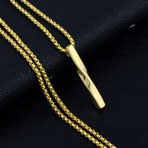 Collana da uomo con pendente a barra ritorta dorata lucida e catena a maglia veneziana