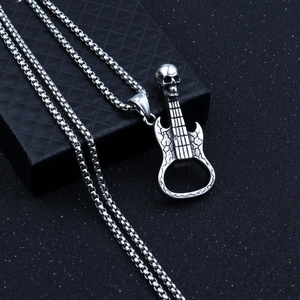 Collier punk en acier inoxydable avec pendentif guitare crâne et fonction décapsuleur
