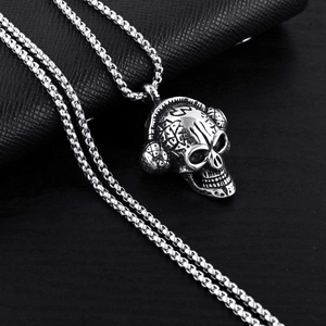 Retro punk skull pendant necklace with headphones and box chain on black leather