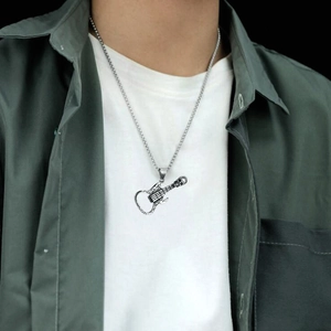 Pendentif décapsuleur guitare tête de mort punk rétro avec chaîne à billes sur modèle