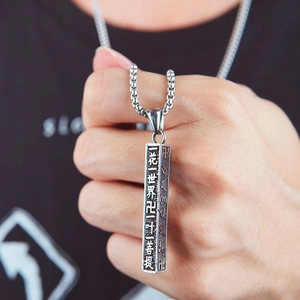 Pendentif bouddhiste rétro en acier inoxydable avec écritures spirituelles gravées pour unisexe