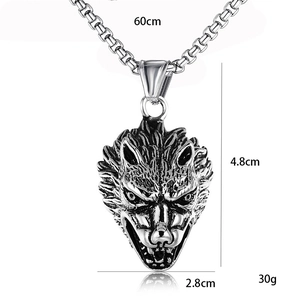Collana con ciondolo a testa di lupo vintage con catena a perle in acciaio titanio