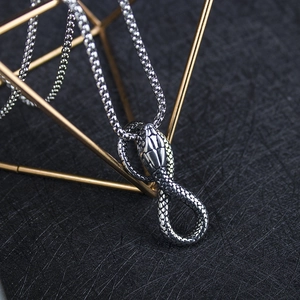 Punk roestvrijstalen slangenhanger ketting met schubbenstructuur en dikke bolletjes ketting