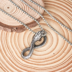 Punk stijl roestvrijstalen slangenhanger ketting met cijfer 8 infinity design
