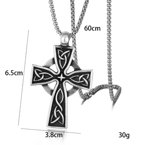 Collar con colgante de cruz celta retro en acero de titanio con relieve negro