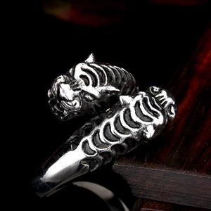 Vintage oxidized silver tiger head double bypass open ring for men with intricate detailing