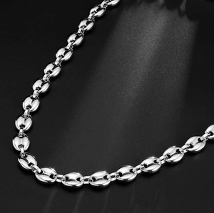 Detaillierte Makroansicht der 11 mm polierten Kaffeebohnen-Gliederkette aus Edelstahl