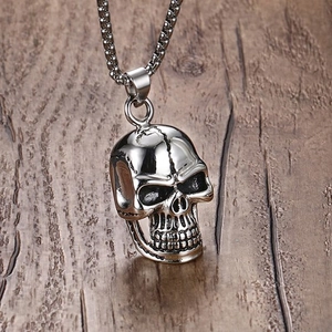 Gothic oversized skull pendant necklace in antique silver finish with chunky chain