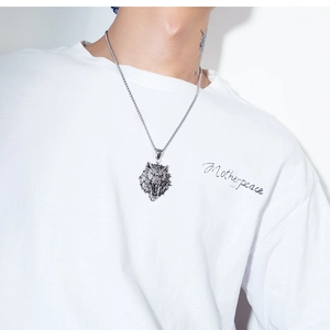 Vintage silver wolf head pendant necklace for men in hip hop punk style with fine carving