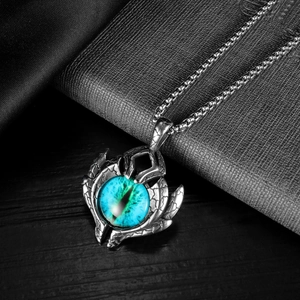 Ciondolo occhio turco gotico con artiglio di drago in argento e catena box in acciaio