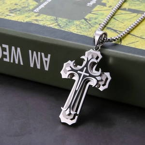 Collier pour hommes en acier inoxydable avec pendentif croix double épaisseur gravé