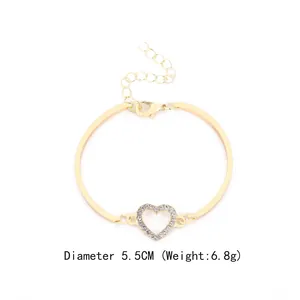 Modieuze gouden hartarmband met glanzende kristallen en verstelbare sluiting, 5,5cm diameter