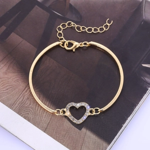 Minimalistische Gouden Legering Hartvormige Strass Armband Voor Vrouwen Verstelbare Hart Charm Bangle Mode Sieraden Elegant Cadeau