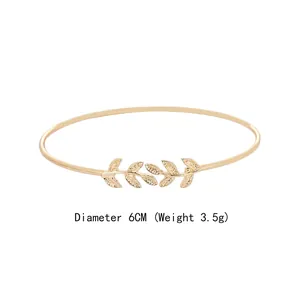 Minimalist gold leaf open cuff bracelet for women with 6cm diameter and 3.5g weight