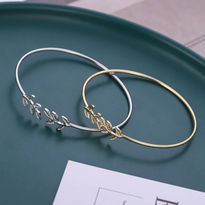 Minimalist leaf-shaped open cuff bracelet in gold and silver finish for women