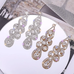 Boucles d'oreilles pendantes à pampilles avec strass étincelants en finitions or et argent