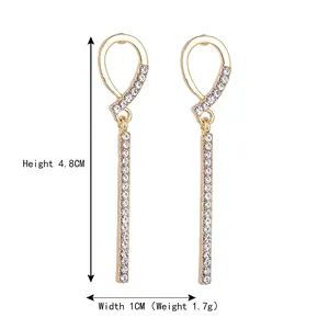 Boucles d'oreilles pendantes géométriques dorées avec cristaux brillants sertis