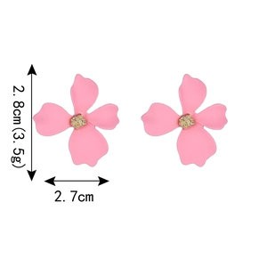 Pink four-petal floral earrings with gold centers and 2.8cm size measurements