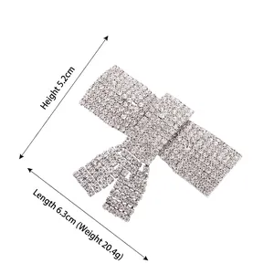 Barrette à cheveux nœud argenté avec strass, mesurant 6,3 cm de long et 5,2 cm de haut