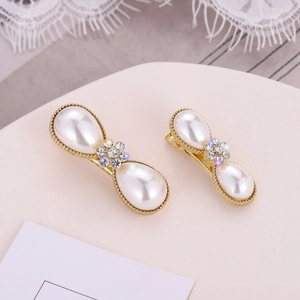 Elegant pair of gold hair clips with large water-drop pearls and rhinestone flower pattern