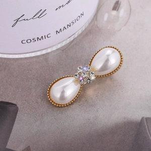 Elegant gold-tone hair clip with twin pear-shaped pearls and rhinestone flower detail