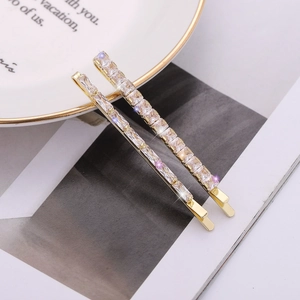Elegante set de horquillas doradas con brillantes cristales de circonita de corte cuadrado