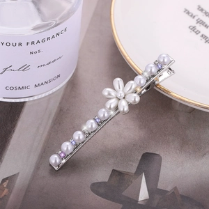 Barrette à cheveux coréenne avec perles et cristaux violets sur plateau doré