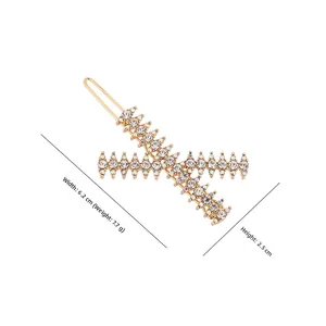 Detail van de X-vormige haarklem met strass, afmetingen 6.2cm en gewicht van 7.7g