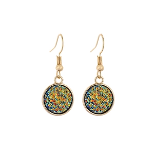 Orecchini pendenti in resina multicolore con ganci dorati per donne stile moderno