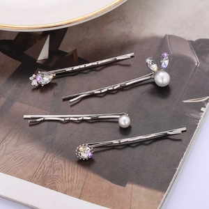 Minimalistisches Haarklammer-Set in Silber mit Perlen- und Strass-Hasenmotiven