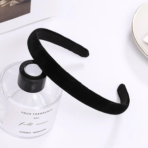 Serre-tête élégant en velours noir avec un design épuré en forme de U pour accessoires cheveux