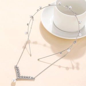 Elegant Silver Alloy Headband With White Artificial Pearl And Rhinestone V Shaped Tassel Chain Pendant For Wedding Party Women Jewelry