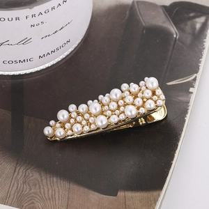 Eleganter goldener Perlen-Haarclip mit Blumenperlen für stilvolle Frisur-Accessoires