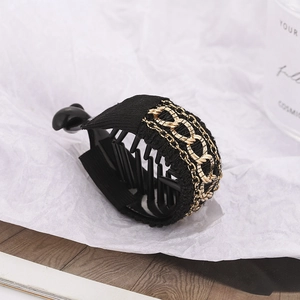 Barrette banane élégante en tissu noir nervuré avec accents de chaîne en métal doré