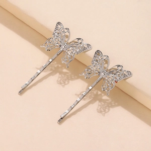 Paar minimalistische zilveren holle vlinder haarclips met elegante metalen vleugels