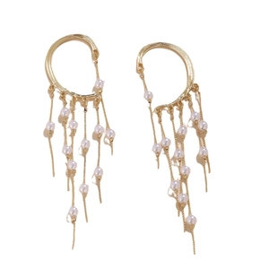 Elegant gold pearl tassel ear cuffs with long fringe chains for non-pierced ears