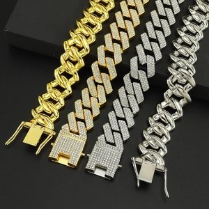 Schicke Iced Out Panzerkette Halskette und Armband Set in Gold und Silber Überzug