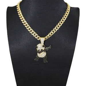 Chaîne cubaine dorée hip hop avec pendentif panda géant en strass noirs et blancs scintillants