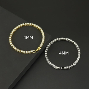 Detalle de pulseras tennis de 4mm bañadas en oro y plata con circonitas de corte redondo