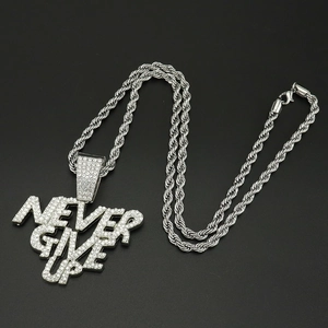 Collar hip-hop de plata con colgante Never Give Up, cristales brillantes y cadena de cuerda
