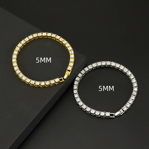 Detalle de las pulseras tennis de 5mm en oro y plata con circonitas redondas brillantes