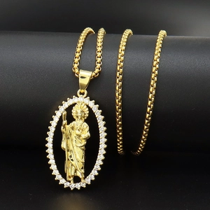 Collier Pendentif Saint Jude Hip Hop Médaillon Ovale en Cuivre Plaqué Or Figure Religieuse Avec Zirconia Chaîne Box Acier