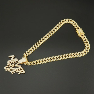 Collar hip hop dorado con colgante NEVER GIVE UP de diamantes sobre cadena de eslabones cubanos