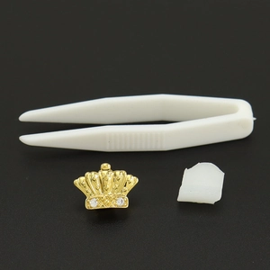 Grill dentale hip hop a corona dorata con pietre di zircone e pinzetta di precisione