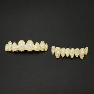 Μακροσκοπική προβολή χρυσών hip-hop grillz οκτώ δοντιών με μικρο-διακοσμημένα ζιργκόν